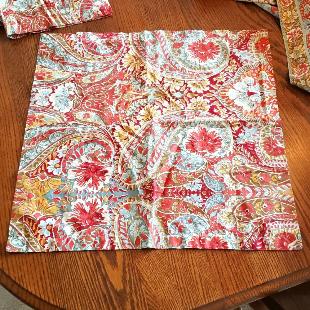 Pottery Barn BELLA PaisleyOrganic Cotton Floral Tablecloth & Cloth Napkin Set